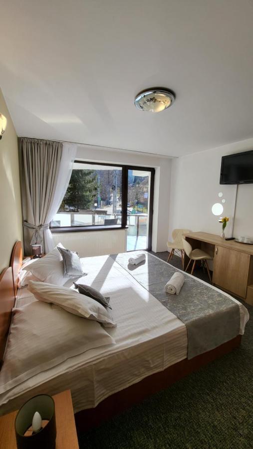 M7 Villa Bed& Bistro Timisu de Jos Exteriér fotografie
